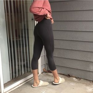 BLACK GapFit Sculpt Compression Capri